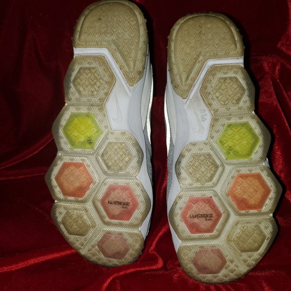 ❤Nikes❤ - Picture 4 of 6